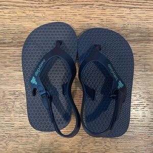 Baby gap flip flops 6-12 months
